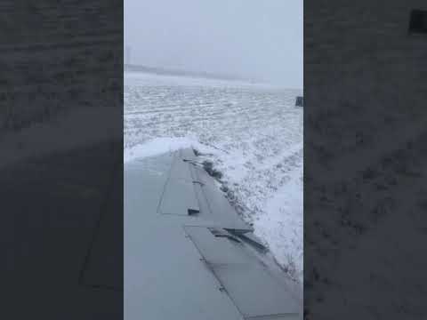 Airplane slides off runway at Chicago airport in the end of snow fall | ABC7