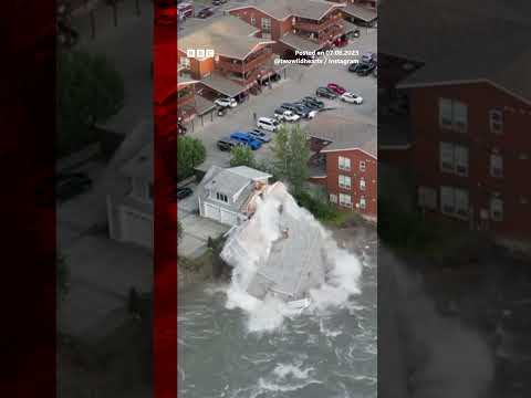 This house collapsing prompted officials to evacuate a whole motorway. #Shorts #Alaska #BBCNews